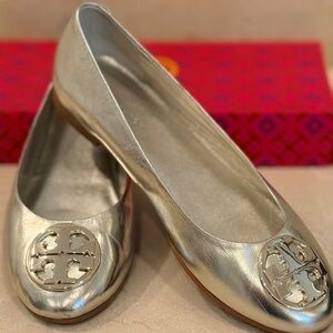 Tory Burch size 6 gold ballet shoe